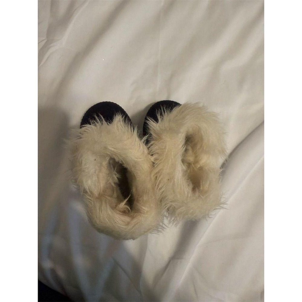 Infant size 4 black boot white faux fur - Picture 7 of 7